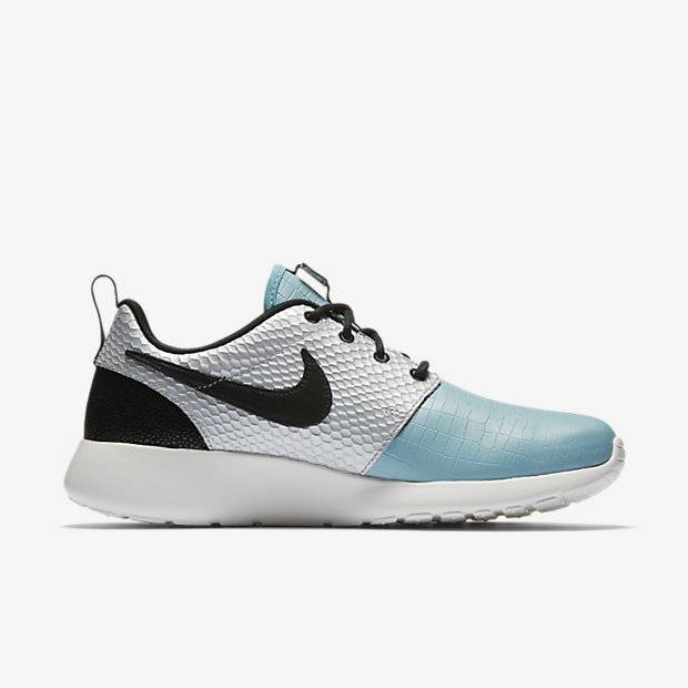 NIKE WMNS ROSHE ONE LX SHOES