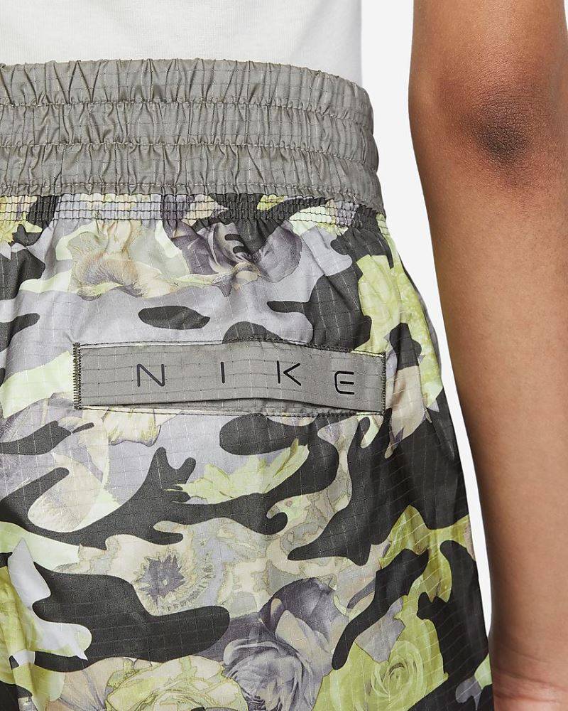 NIKE WOMENS WOVEN ALL-OVER-PRINT P&G JOGGER