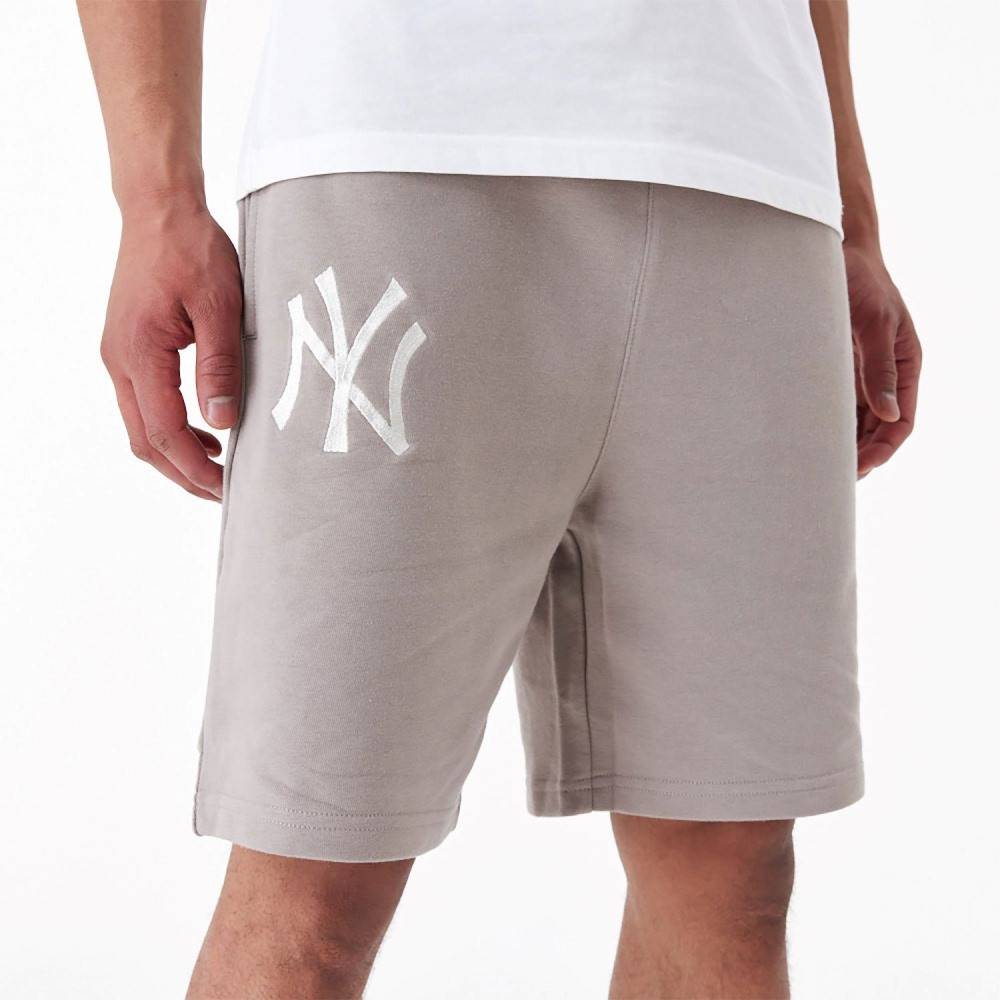 NEW ERA NEW YORK YANKEES LEAGUE ESSENTIAL SHORTS