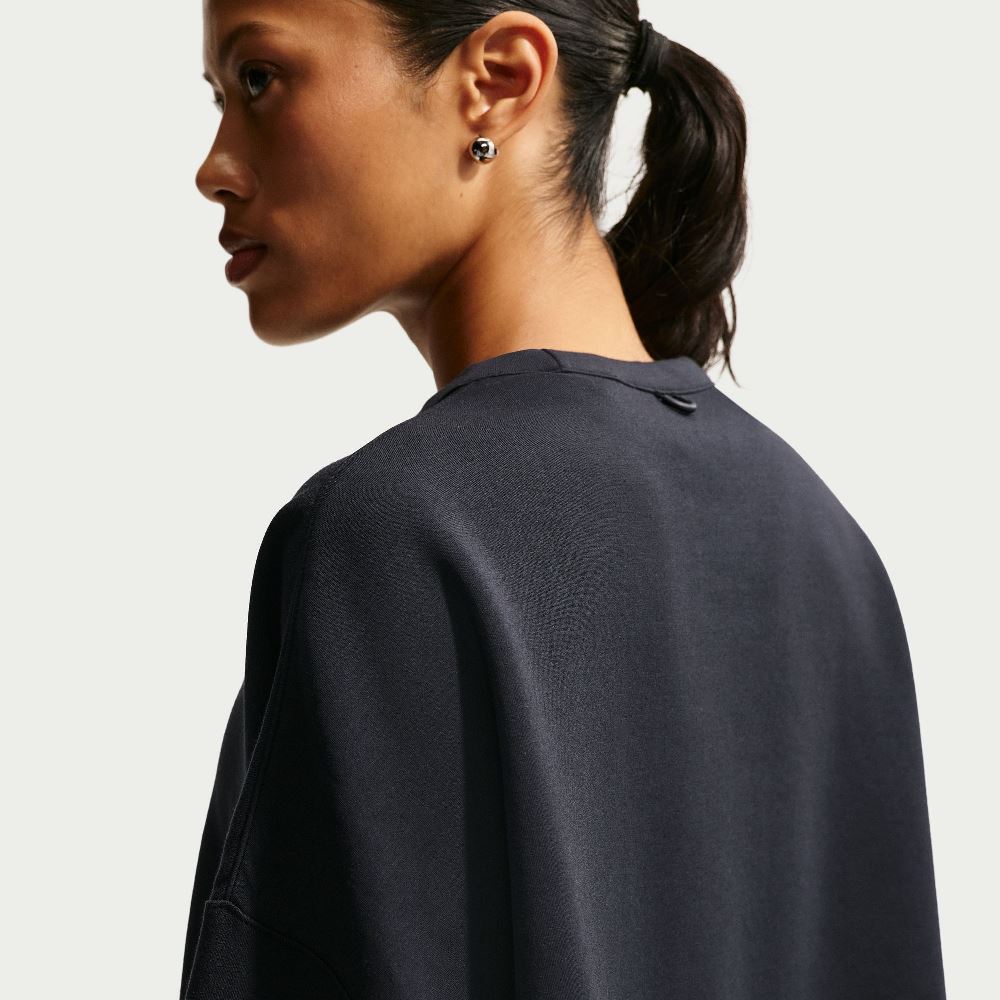 NIKE 24.7 DRI-FIT OVERSIZED SOFT CREW TOP