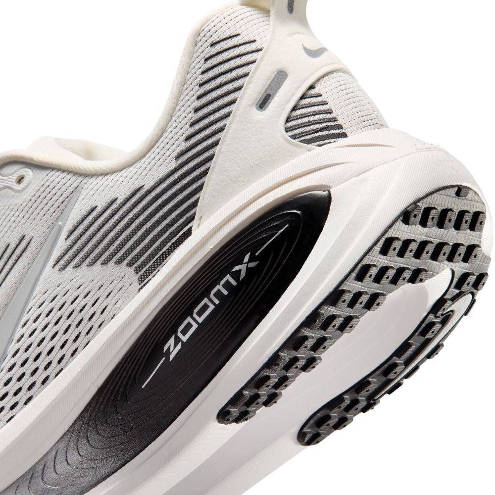 NIKE VOMERO 18 ROAD RUNNING SHOES