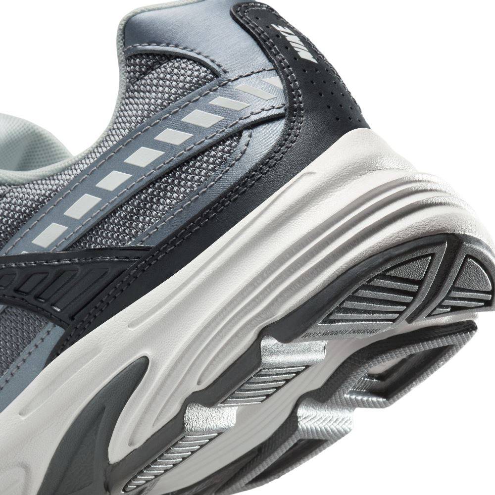NIKE INITIATOR