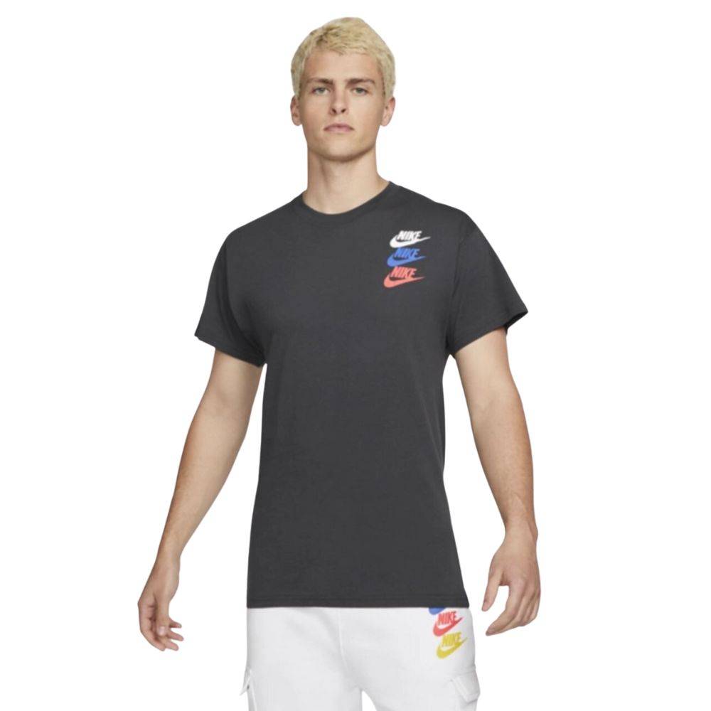 NIKE NSW STANDARD ISSUE GRAPHIC TEE