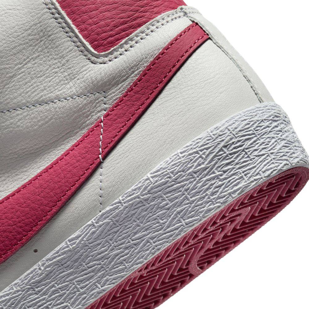NIKE SB ZOOM BLAZER MID ISO