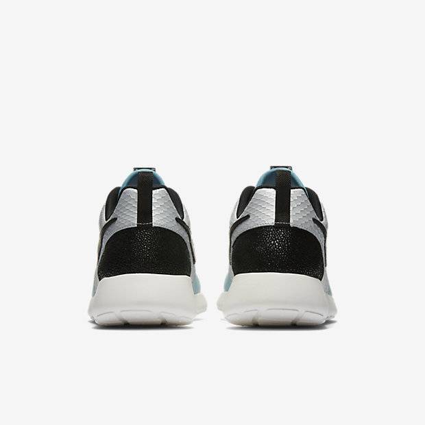 NIKE WMNS ROSHE ONE LX SHOES