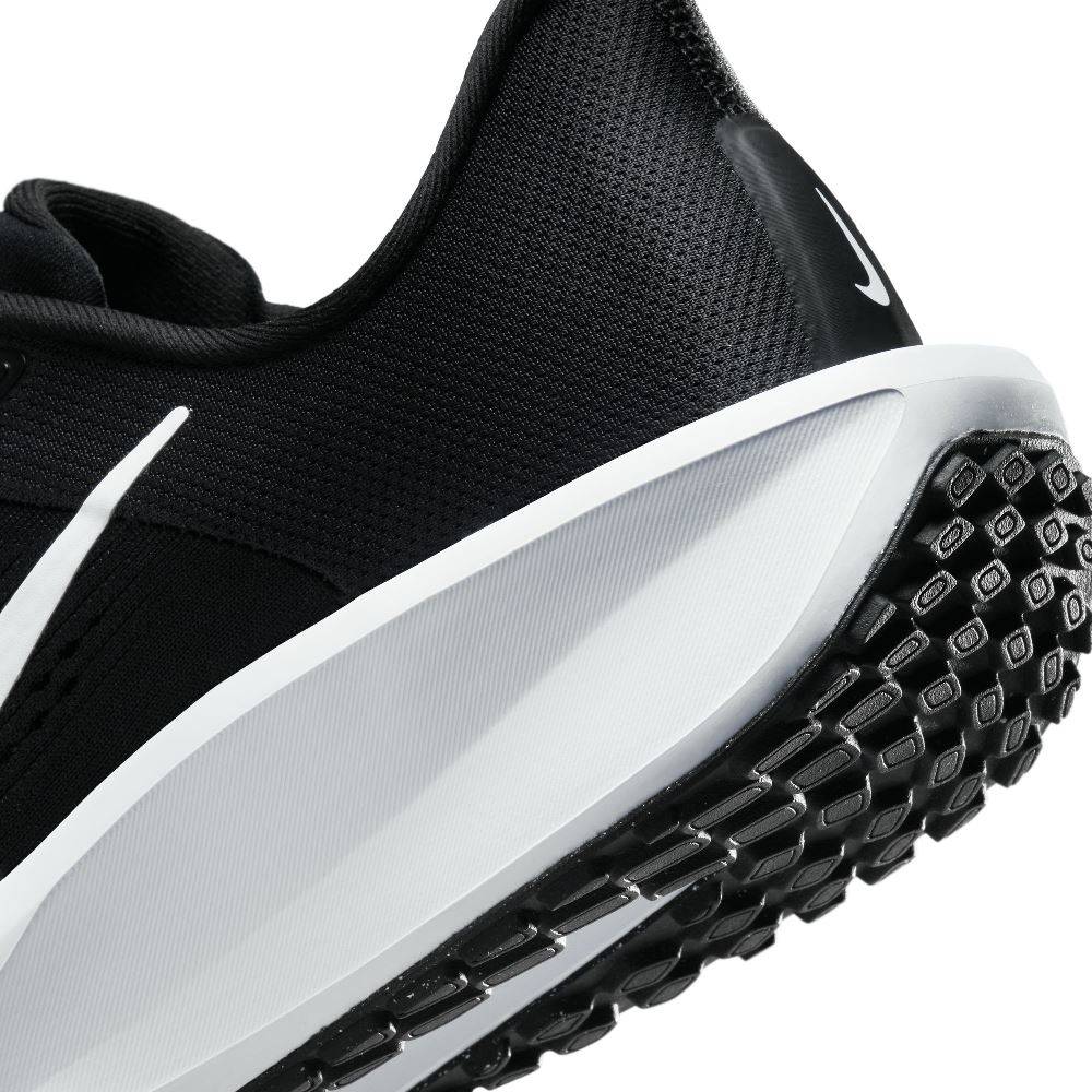 NIKE WOMENS QUEST 6