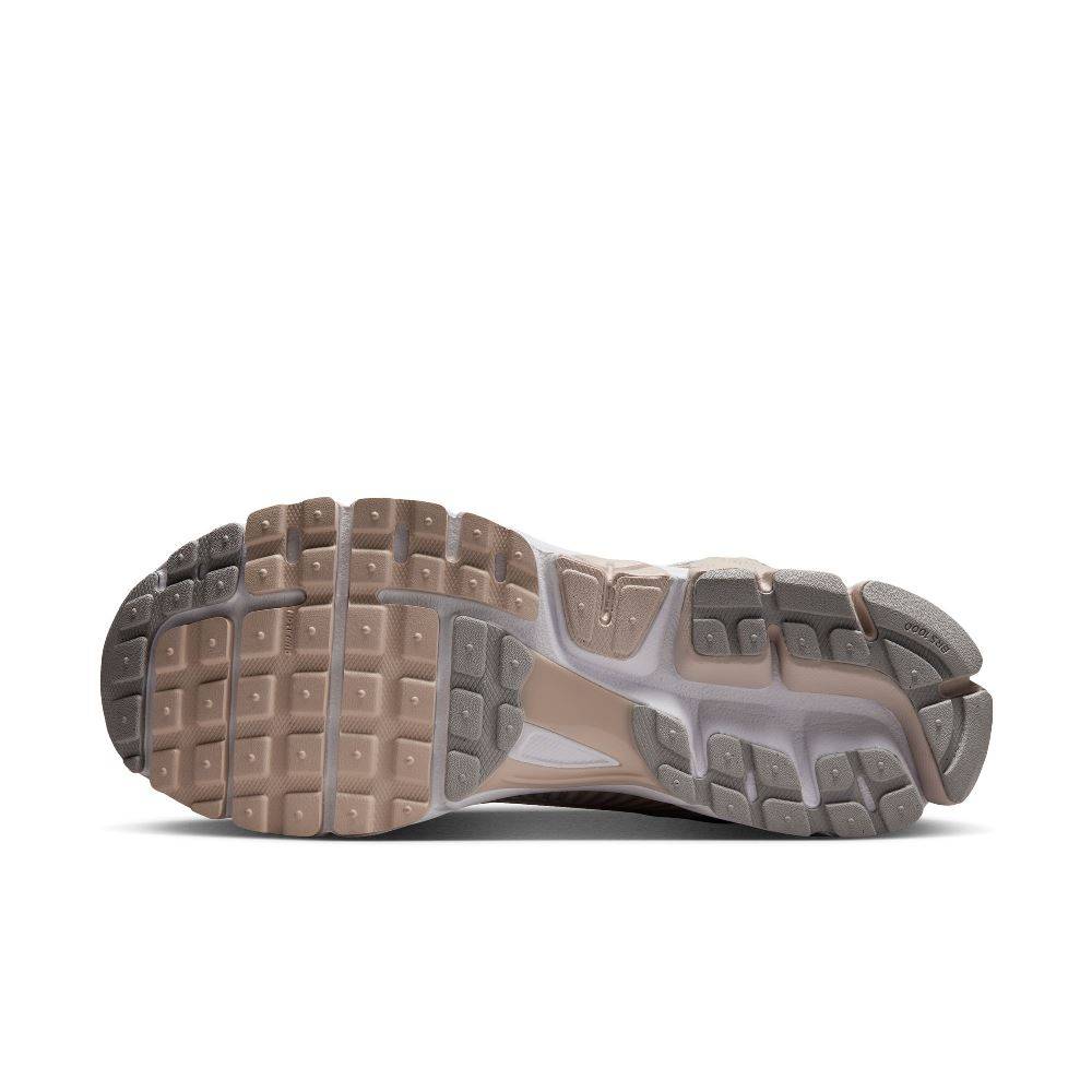 NIKE VOMERO 5