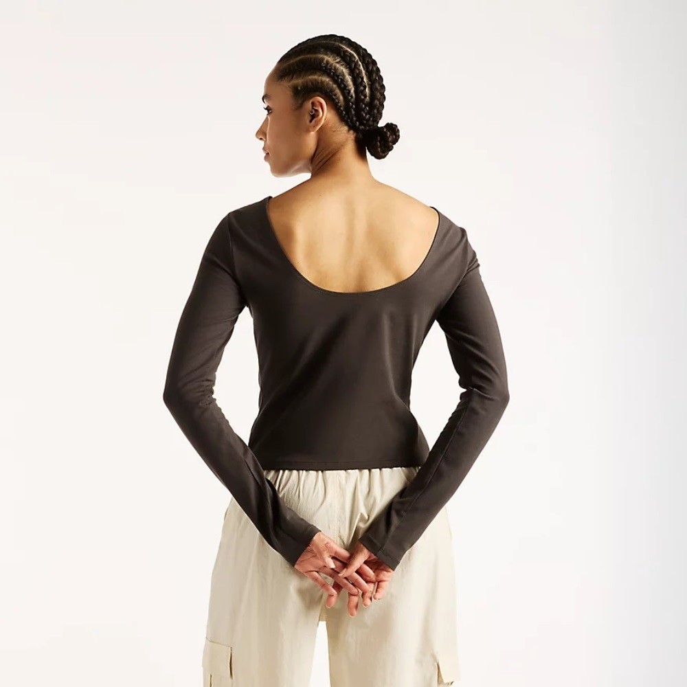 NEW BALANCE OPEN-BACK FITTED LONG SLEEVE
