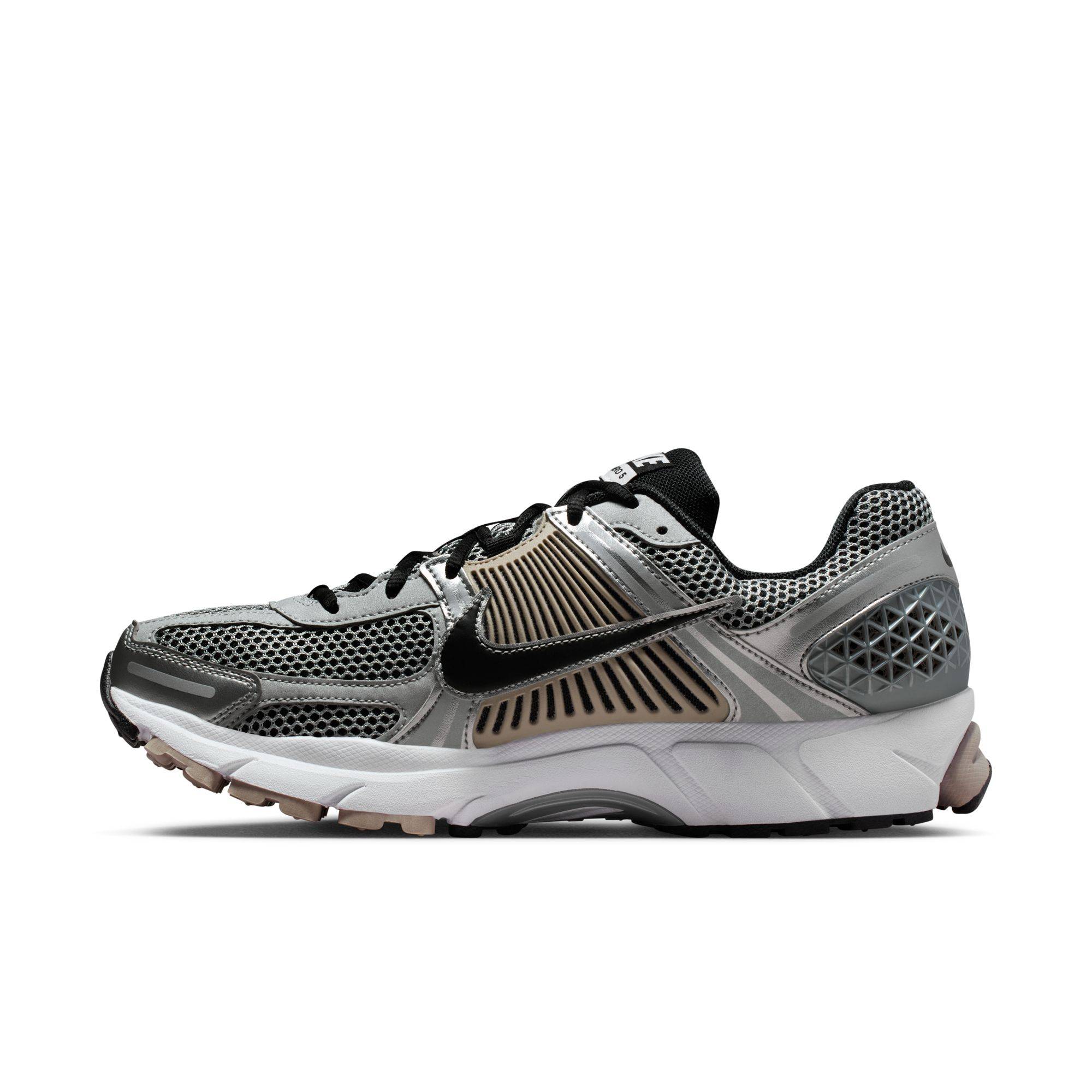 NIKE ZOOM VOMERO 5