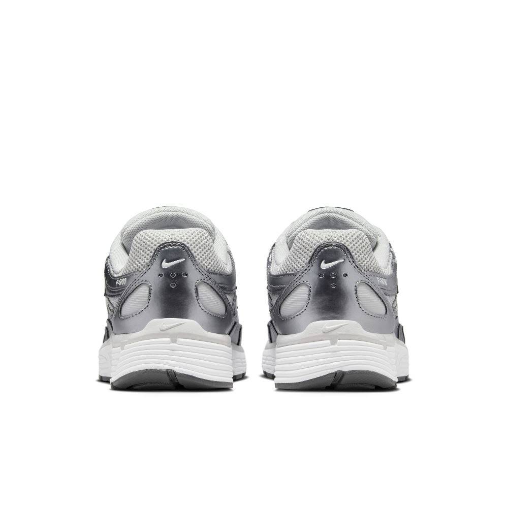 NIKE WOMENS P-6000