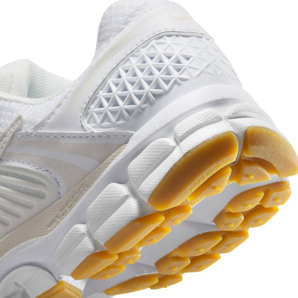 NIKE WOMENS ZOOM VOMERO 5