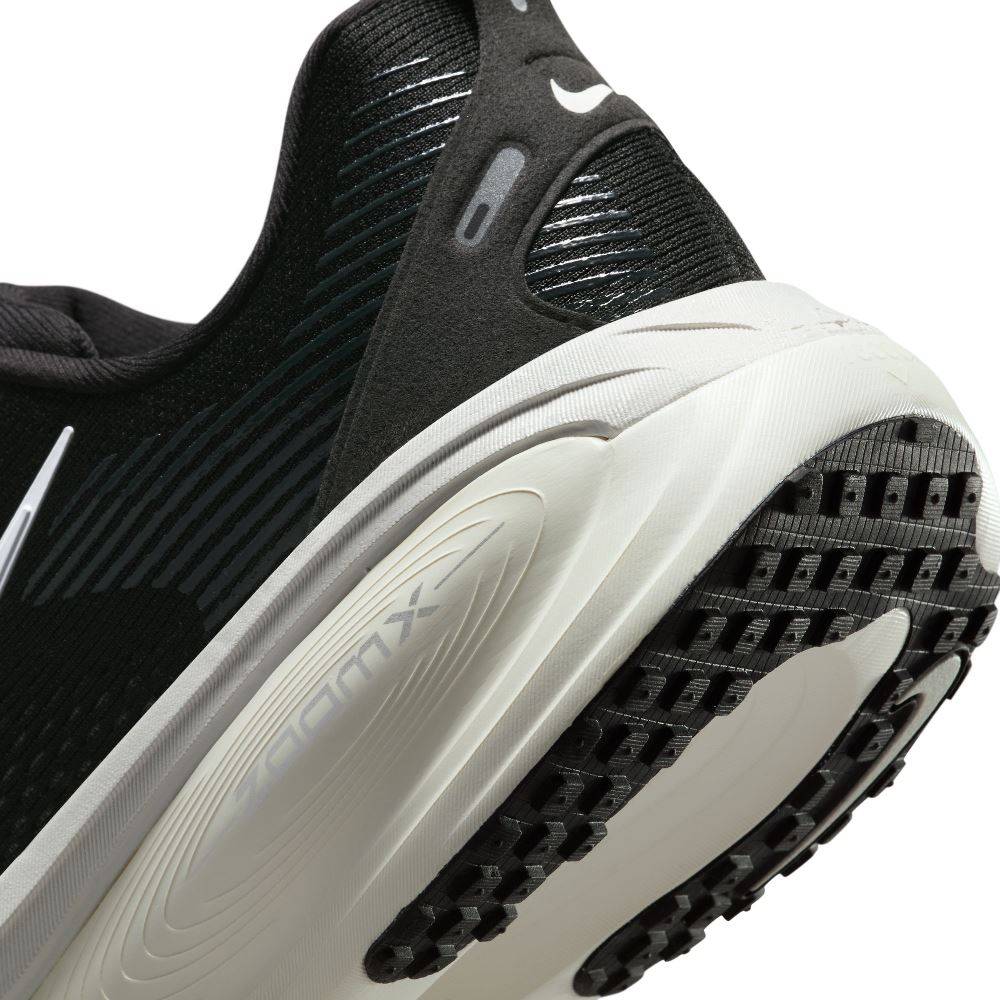 NIKE VOMERO 18 ROAD RUNNING SHOES