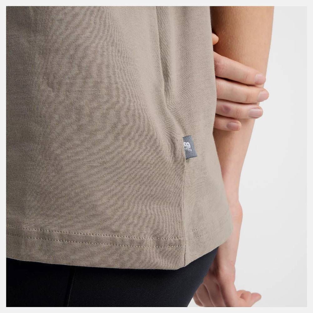 NEW BALANCE LINEAR GRAPHIC OVERSIZED T-SHIRT