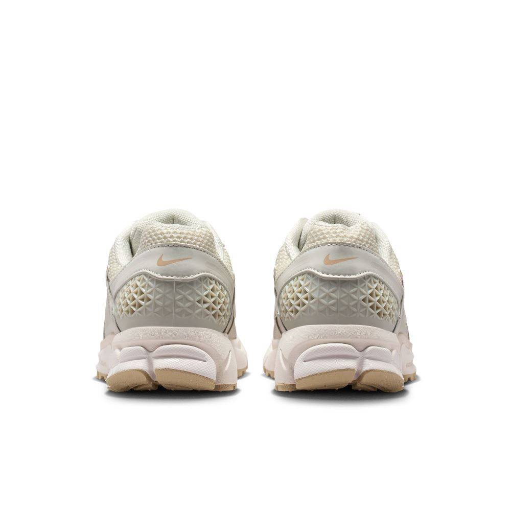 NIKE WOMENS ZOOM VOMERO 5