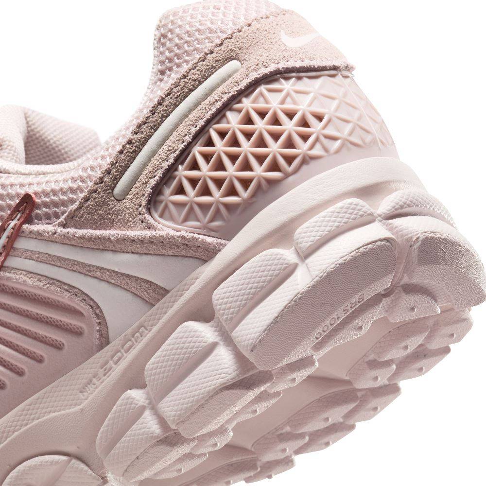 NIKE WOMENS ZOOM VOMERO 5