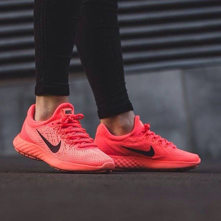 NIKE WMNS LUNAR SKYELUX SHOES