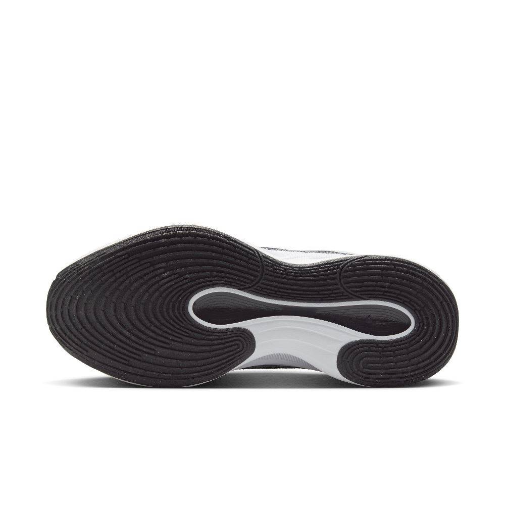 NIKE HUSTLE ACADEMY BASKETBALL SHOES