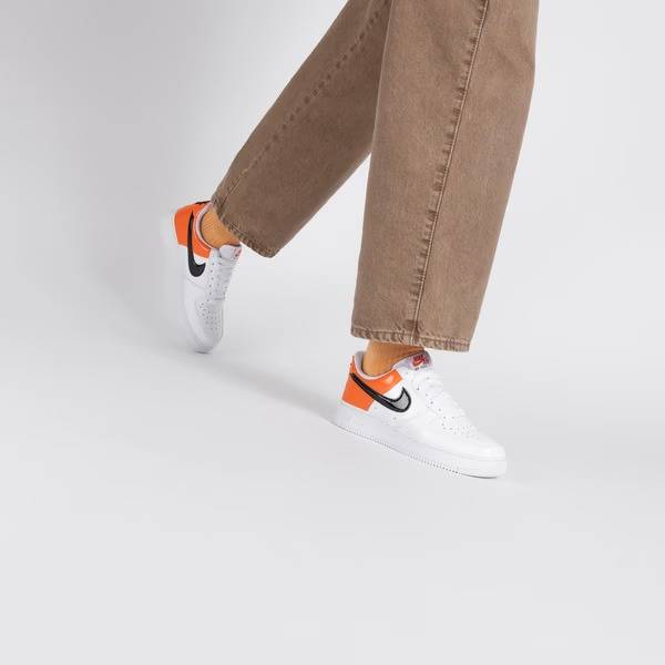 NIKE AIR FORCE 1 SE SHOES