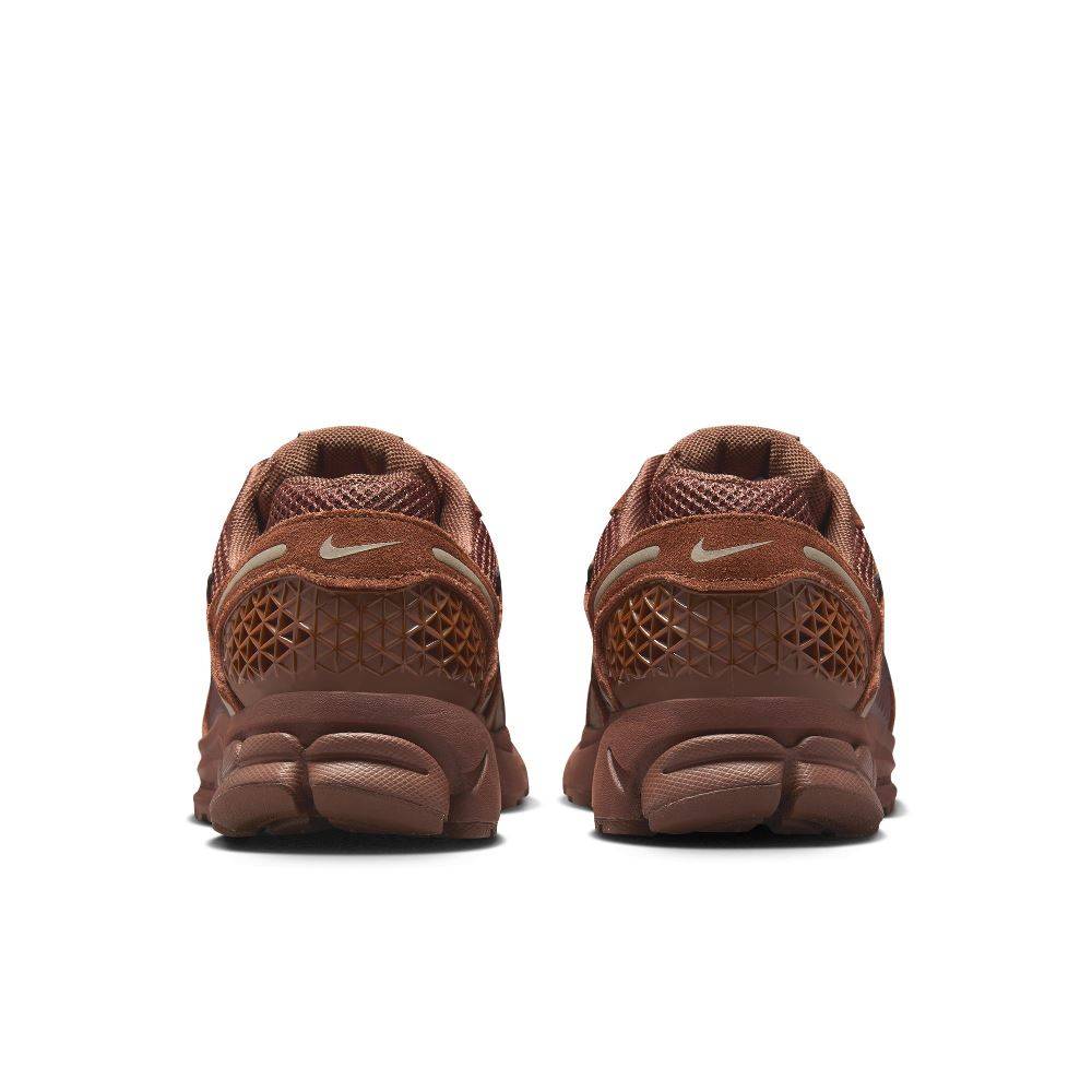 NIKE WOMENS ZOOM VOMERO 5