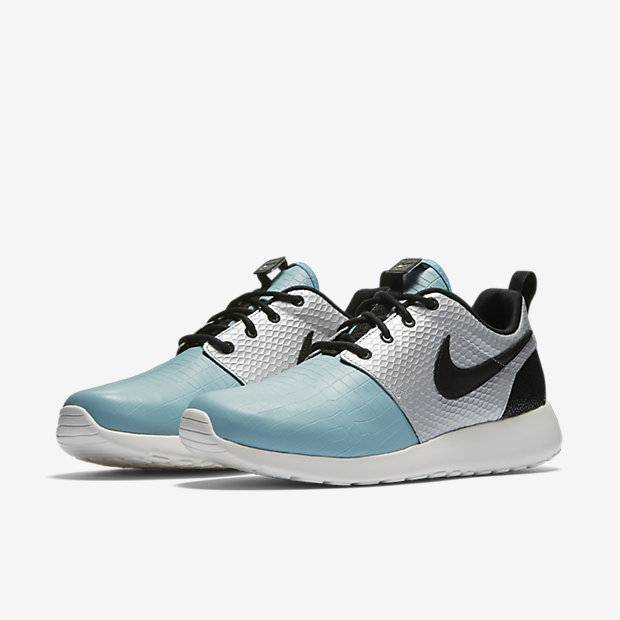 NIKE WMNS ROSHE ONE LX SHOES