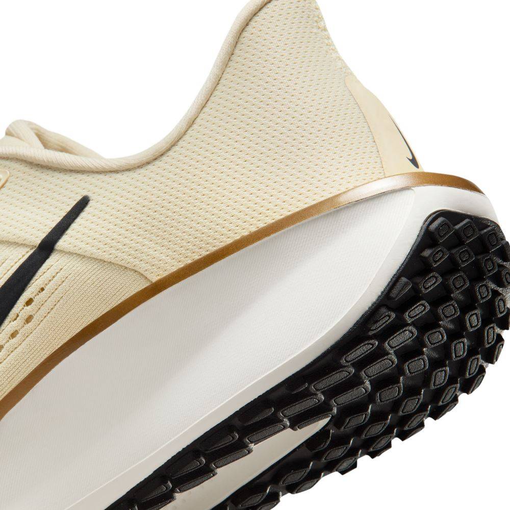 NIKE WOMENS QUEST 6