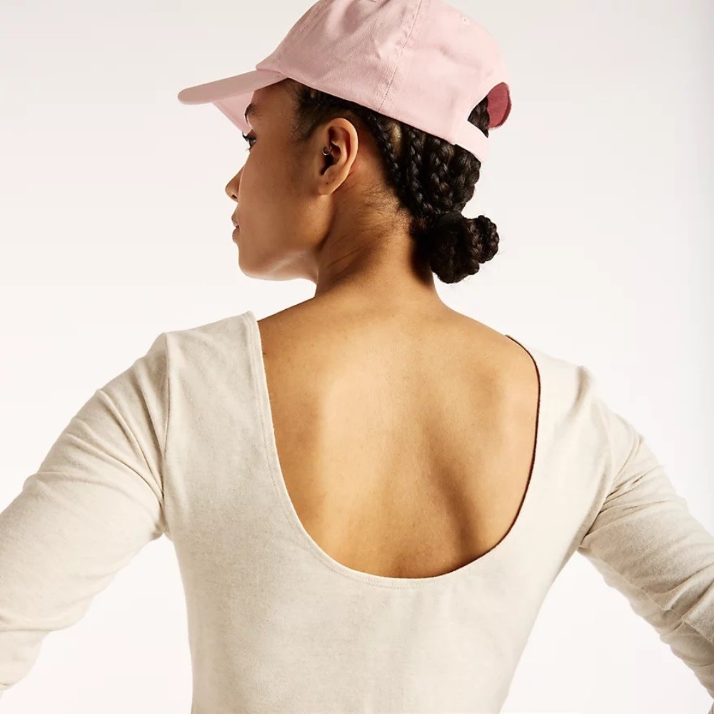 NEW BALANCE OPEN-BACK FITTED LONG SLEEVE