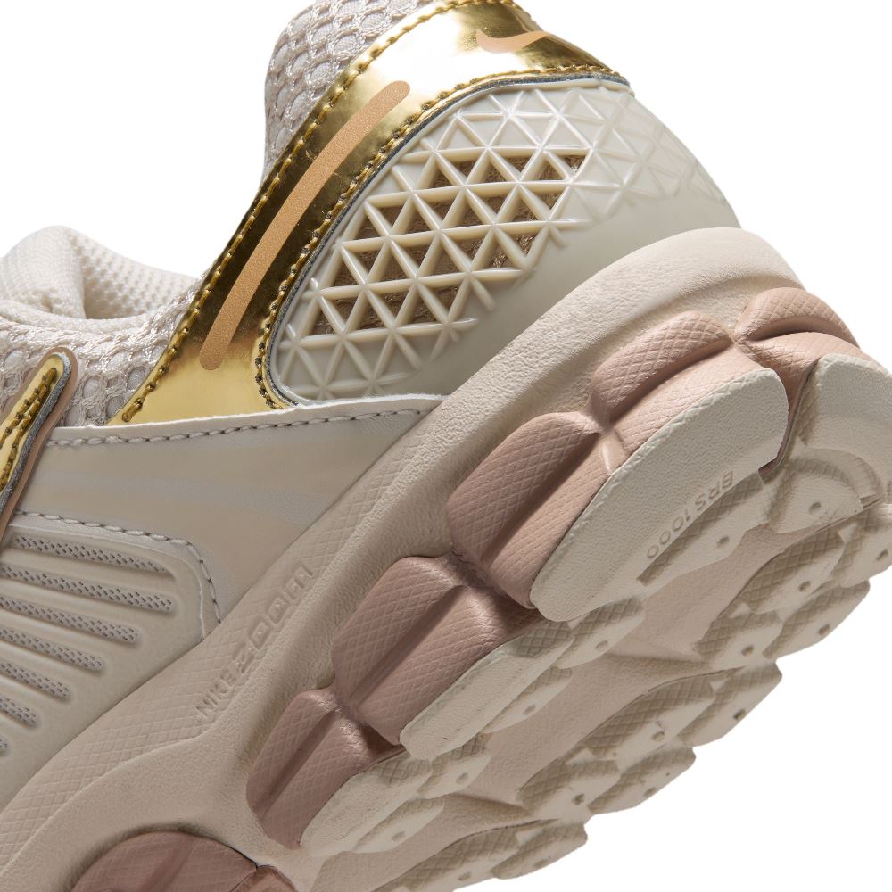 NIKE WOMENS ZOOM VOMERO 5 CHROME