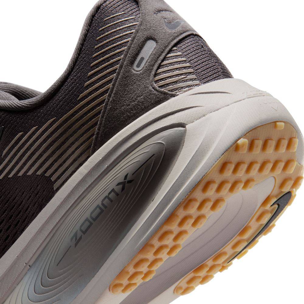 NIKE VOMERO 18 ROAD RUNNING SHOES
