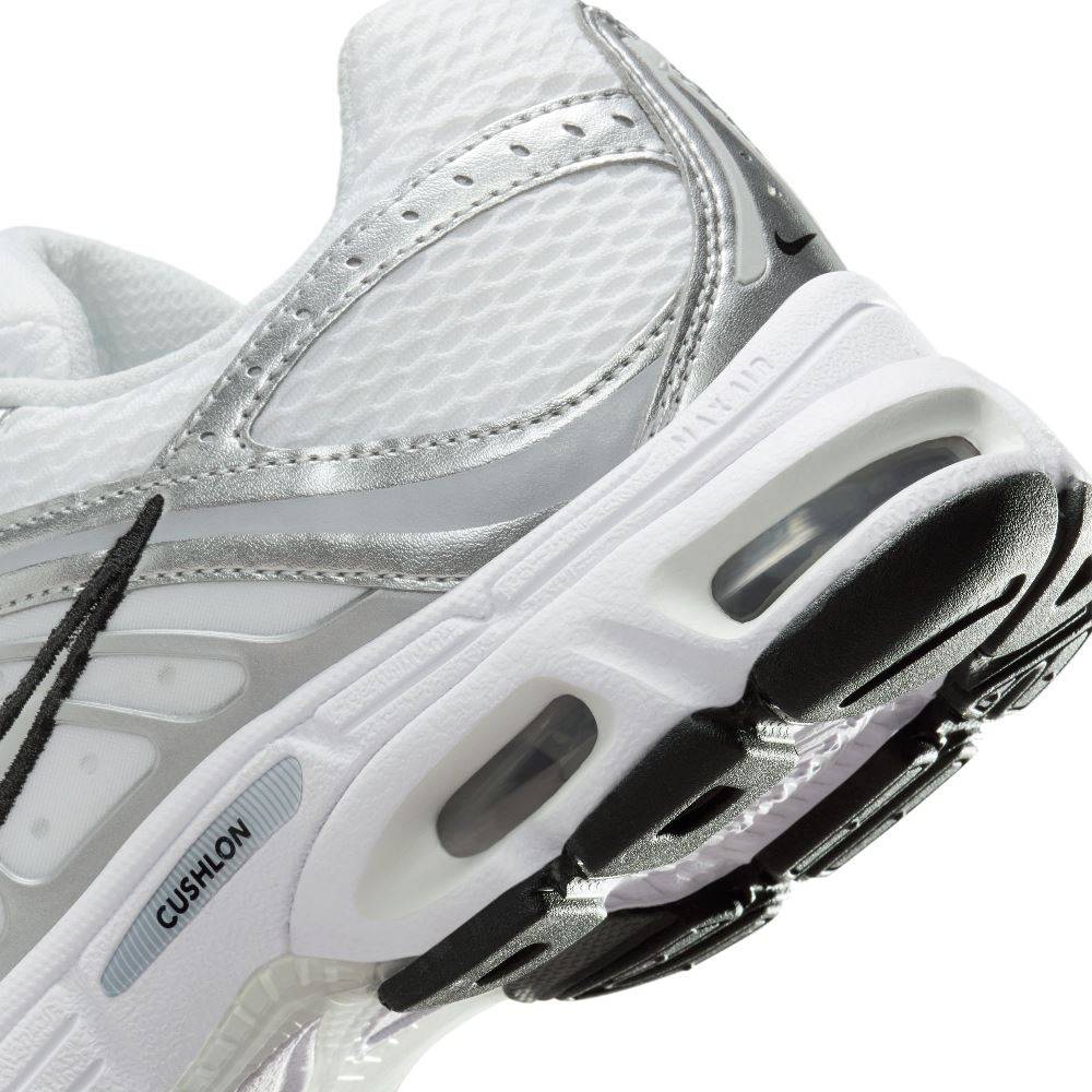 NIKE WOMENS AIR MAX MOTO 2K