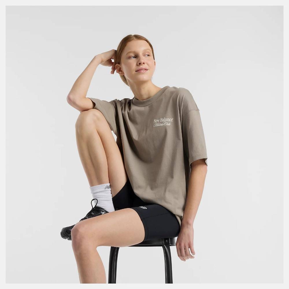 NEW BALANCE LINEAR GRAPHIC OVERSIZED T-SHIRT