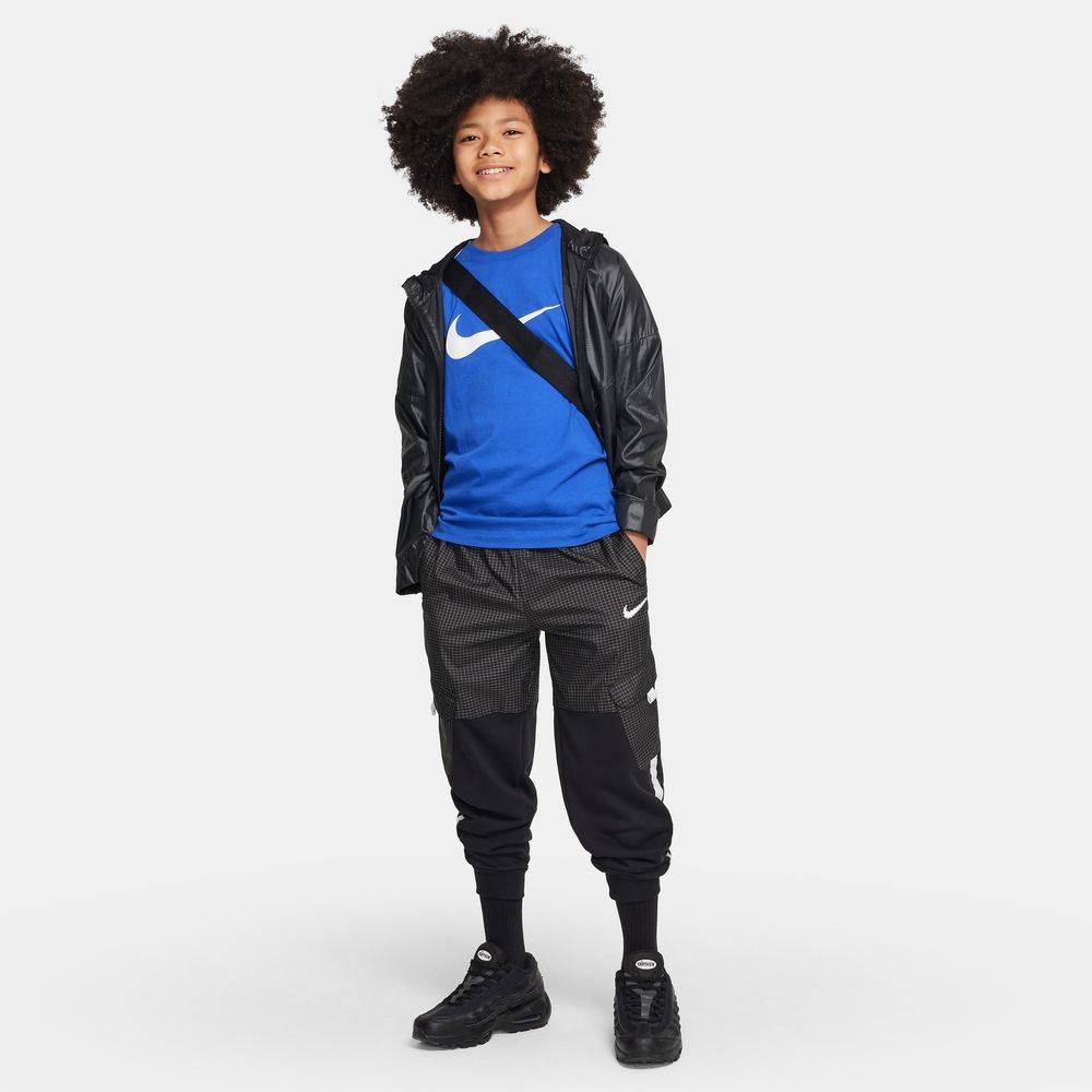 NIKE BOYS  SPORTSWEAR REPEAT SS TEE