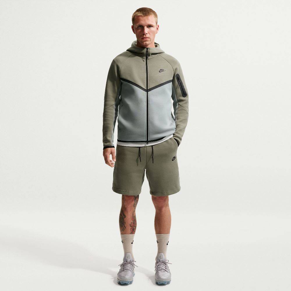 NIKE TECH FLEECE SHORT