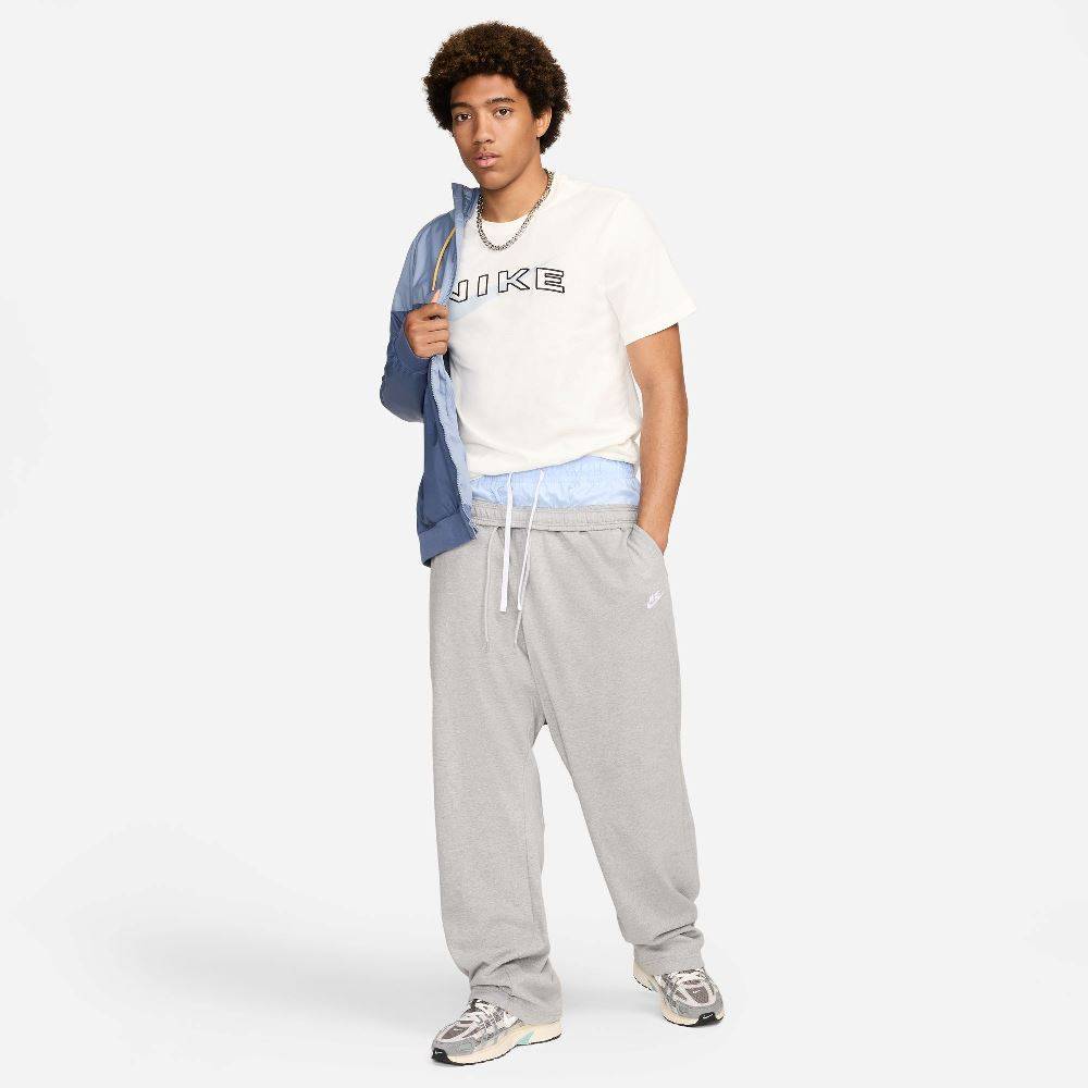 NIKE SPORTSWEAR CLUB SEASONAL TEE