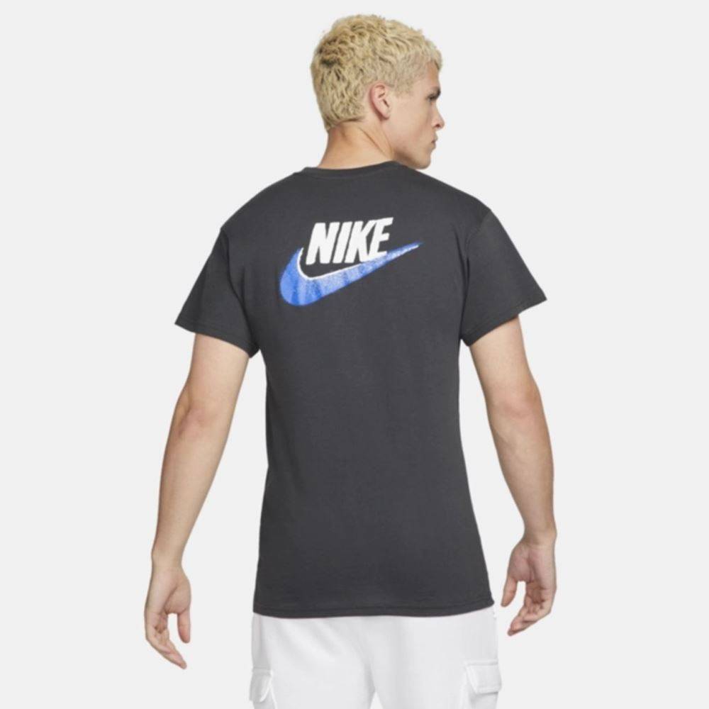 NIKE NSW STANDARD ISSUE GRAPHIC TEE