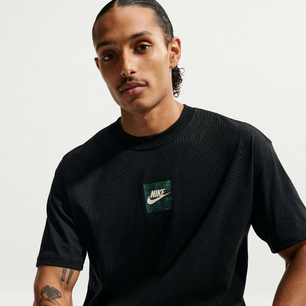 NIKE NSW CELEBRATE FUTURA TEE