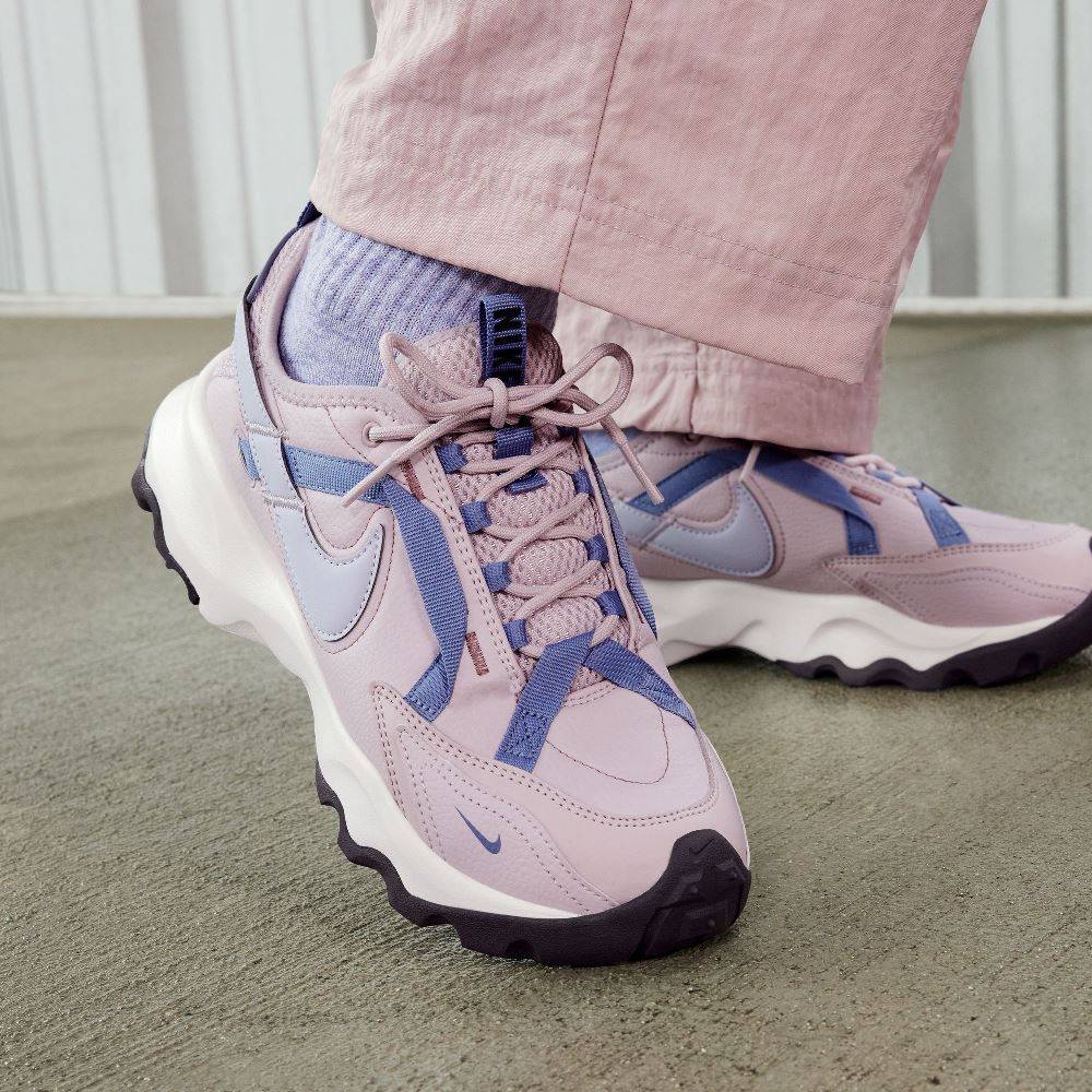 NIKE TC7900 WOMENS SNEAKER