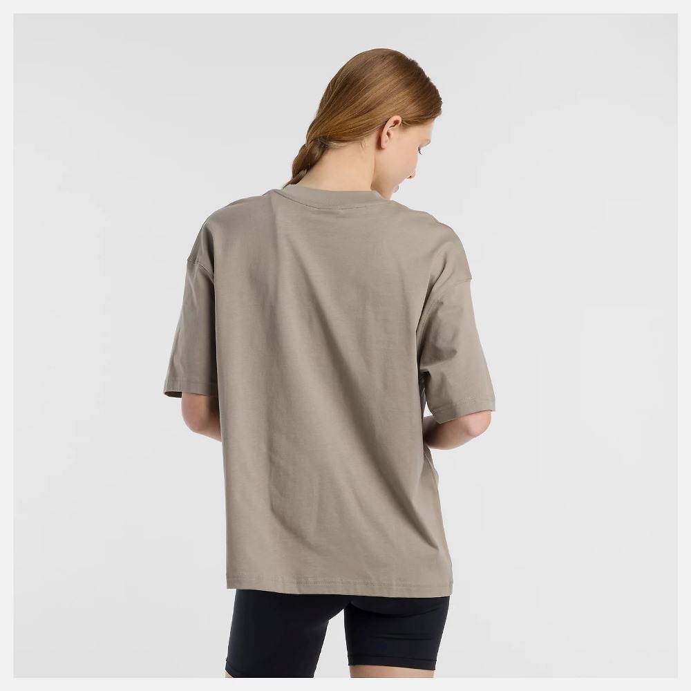 NEW BALANCE LINEAR GRAPHIC OVERSIZED T-SHIRT