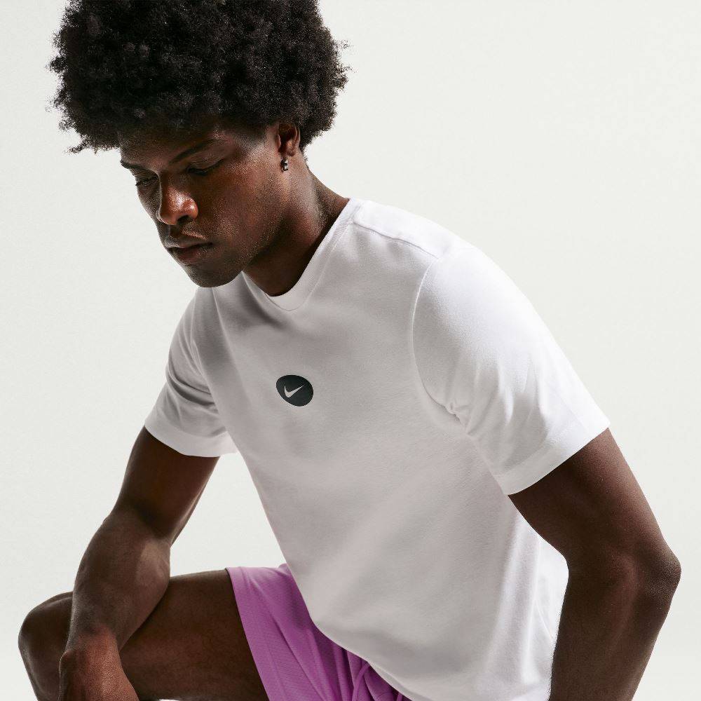 NIKE STANDARD CELEBRADE BRAND TEE