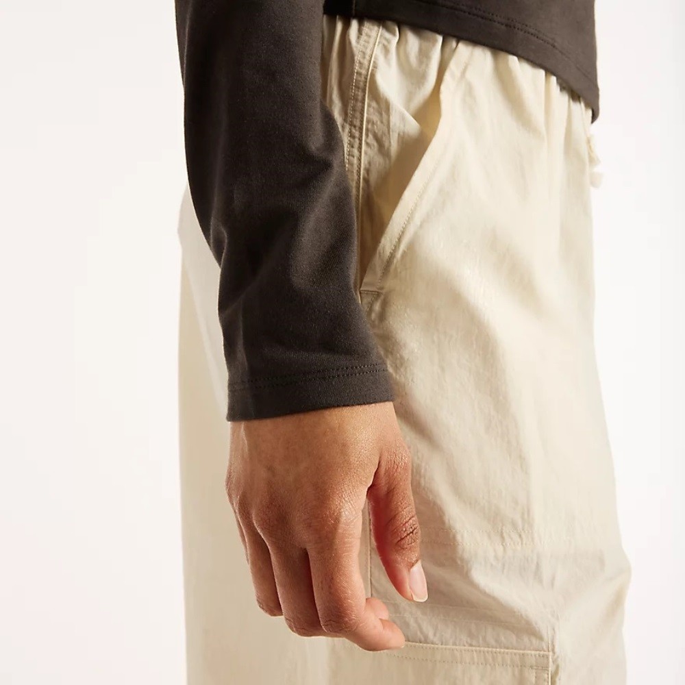 NEW BALANCE OPEN-BACK FITTED LONG SLEEVE