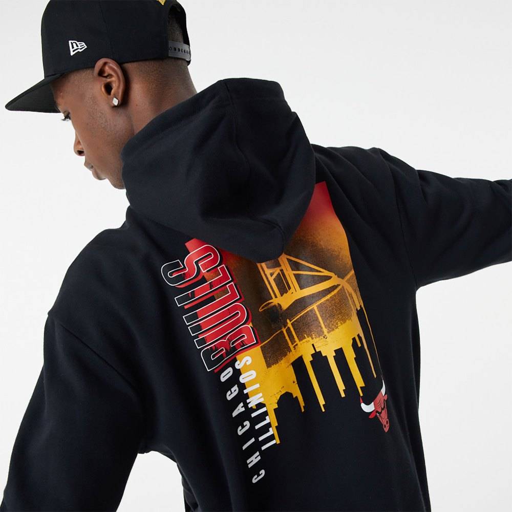 NEW ERA SKYLINE GRAPHIC OVERSIZED HOODY CHICAGO BULLS
