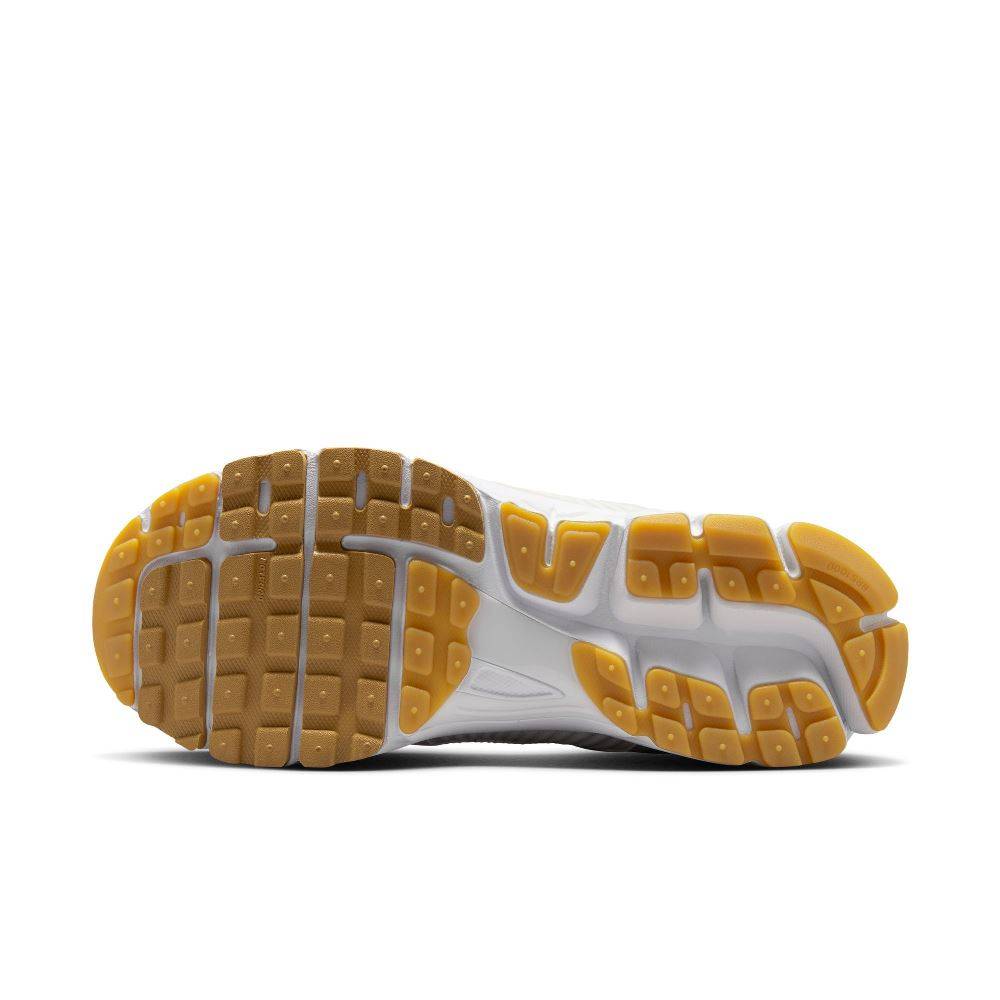NIKE WOMENS ZOOM VOMERO 5