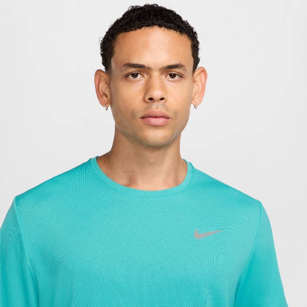 NIKE DRI-FIT UV MILLER SHORT-SLEEVE TOP
