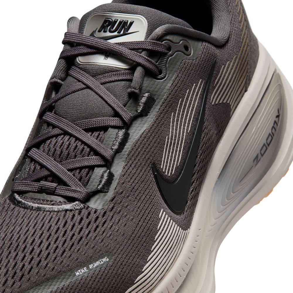NIKE VOMERO 18 ROAD RUNNING SHOES