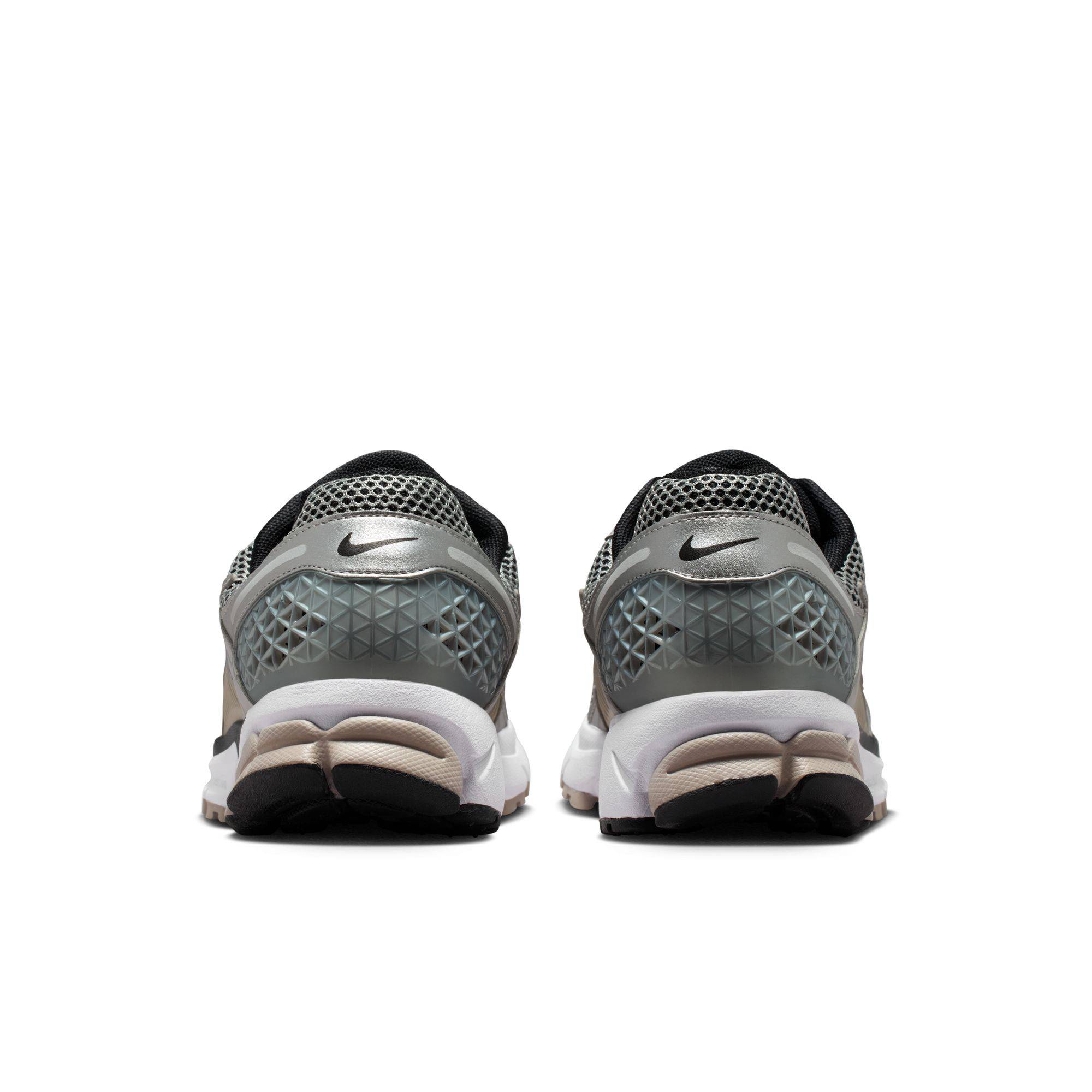 NIKE ZOOM VOMERO 5