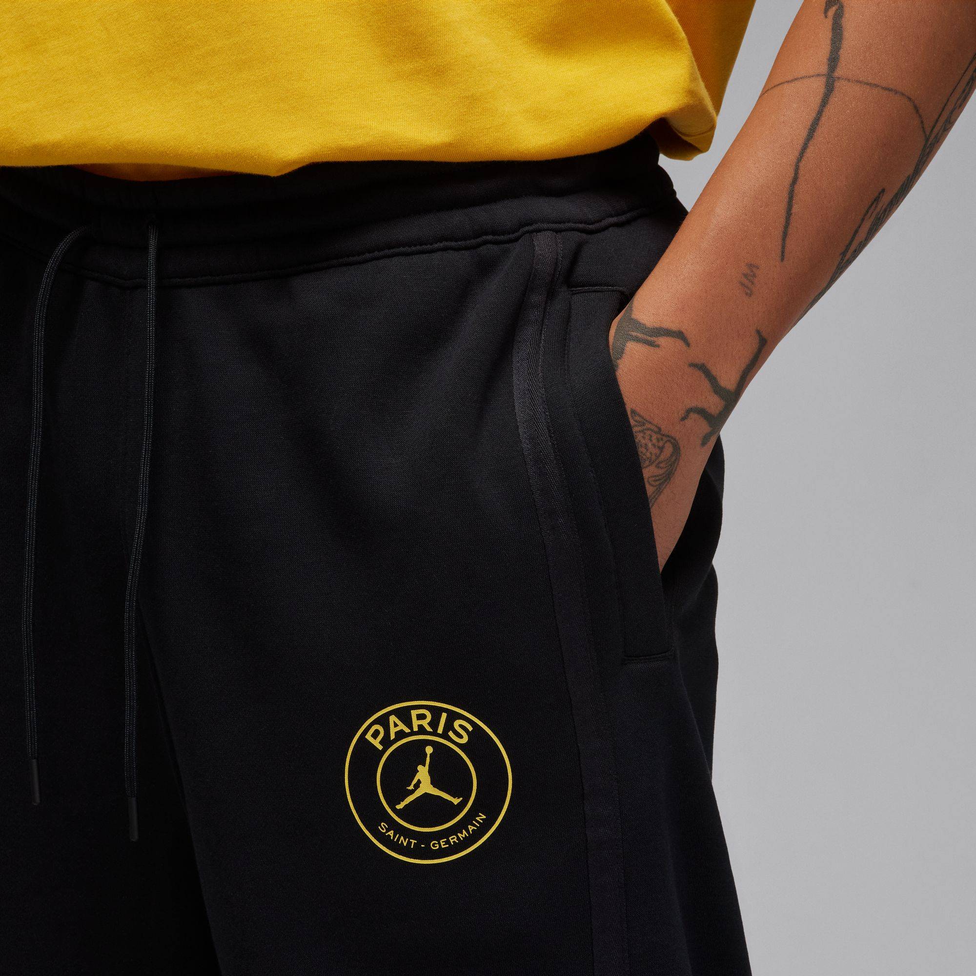 NIKE JORDAN PARIS SAINT-GERMAIN