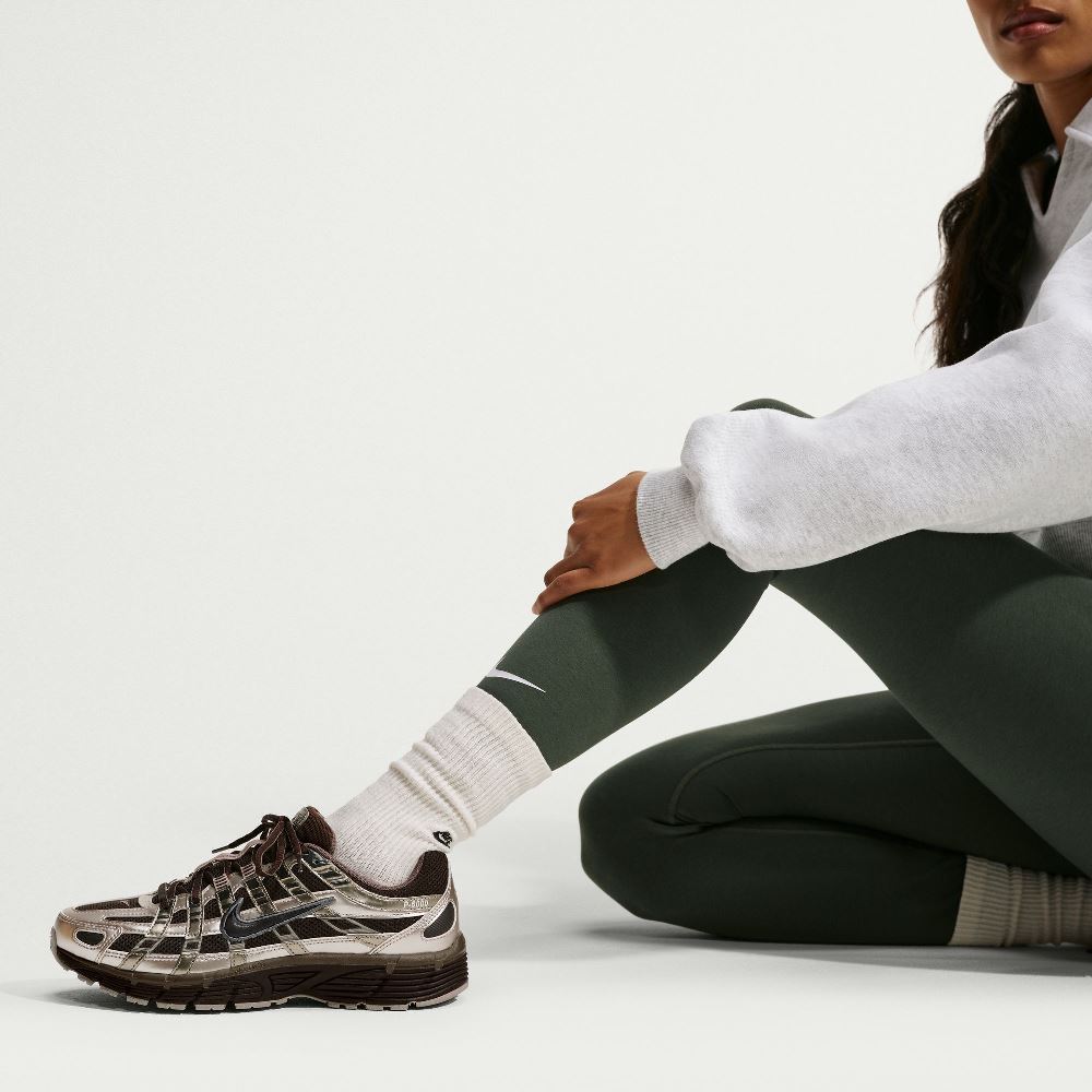 NIKE WOMENS P-6000