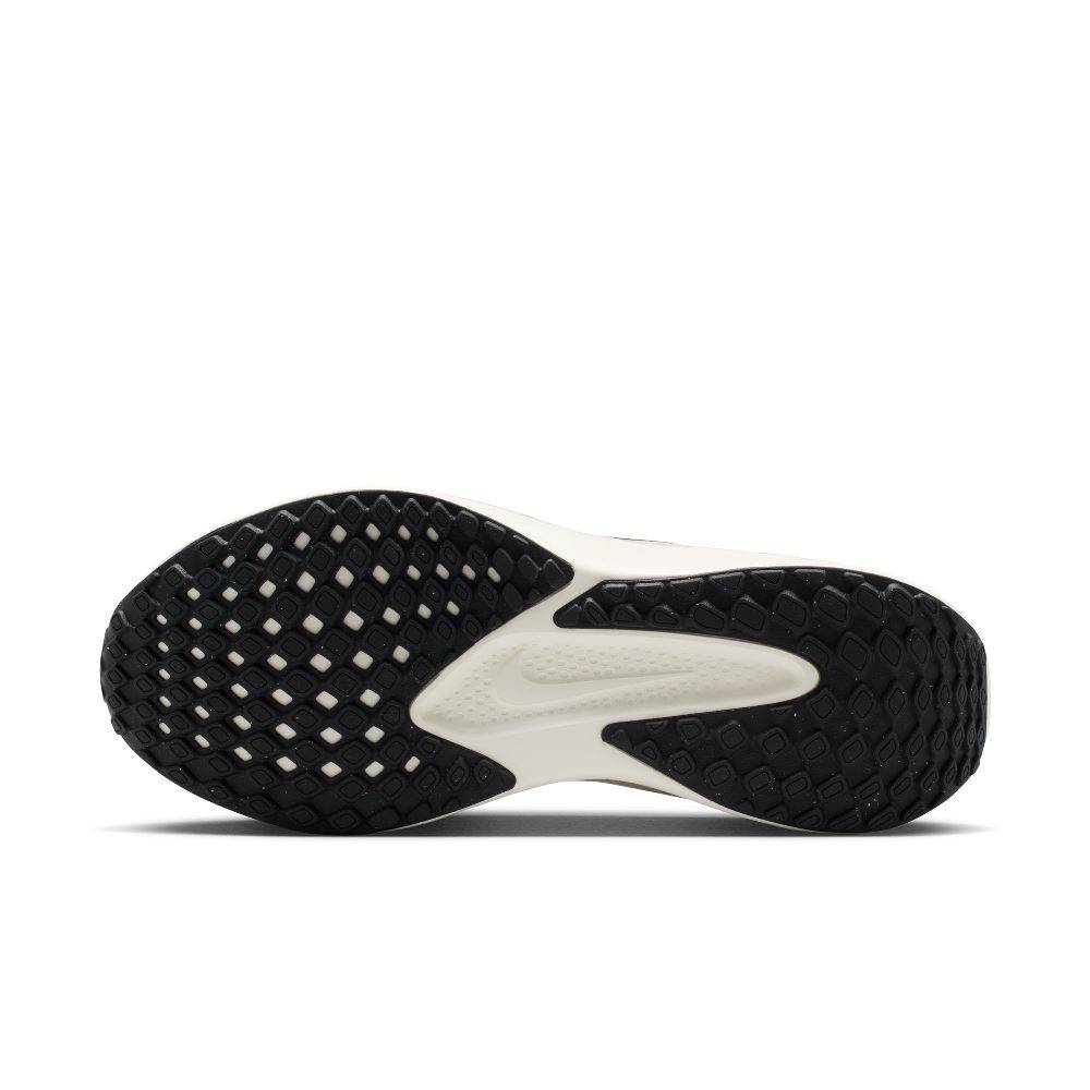 NIKE WOMENS QUEST 6