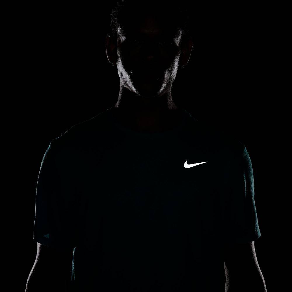 NIKE DRI-FIT UV MILLER SHORT-SLEEVE TOP